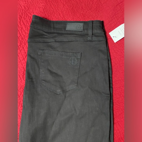 BNWT Hot in Hollywood Robertson Side Zipped Cropped Pull on Jean - Size 2X - Picture 3 of 5